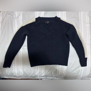 Banana Republic Women's Navy and Cream Cashmere Sweater